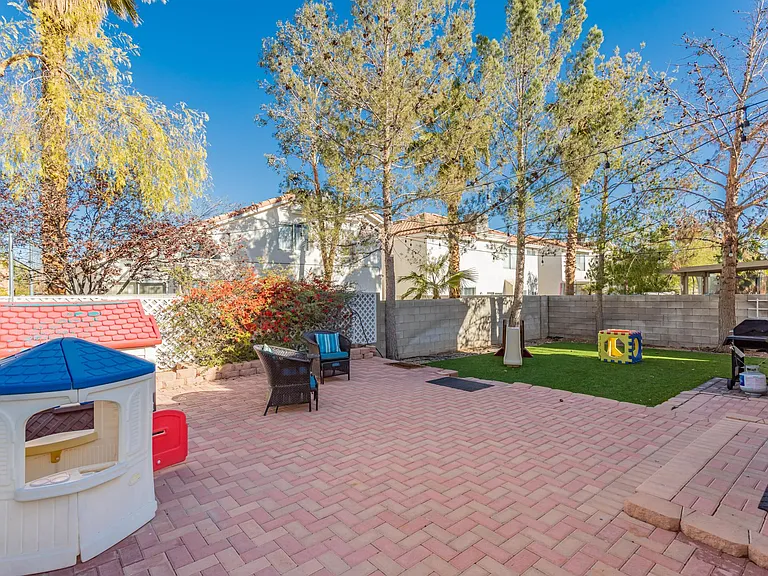 8708 Raindrop Canyon Ave — Photo 14