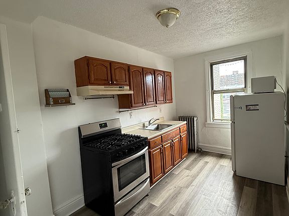 3rd image of 3268 30th St #2