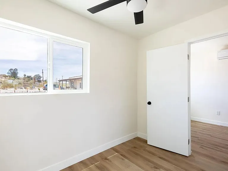 6563 Oasis Ave — Photo 9