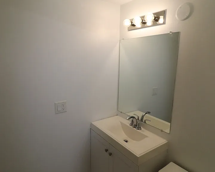 2546 N Southport Ave #2R — Photo 9