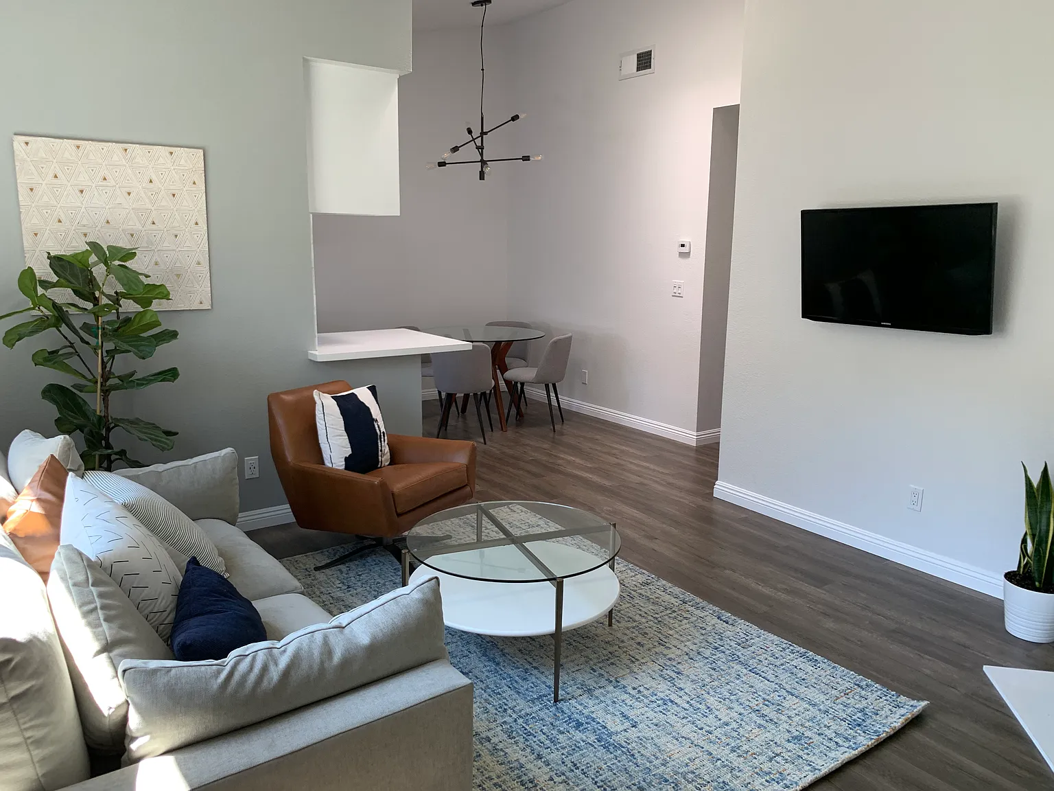 2 bed, 840 sqft, $3,650 — Photo 2
