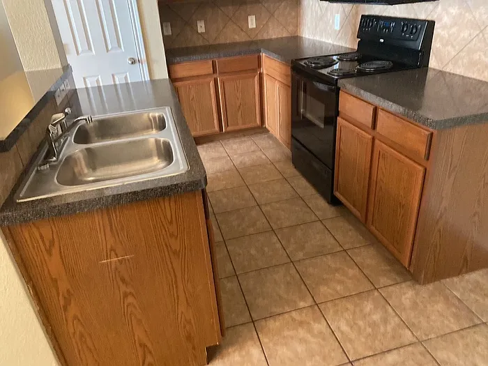 920 Walnut St — Photo 2