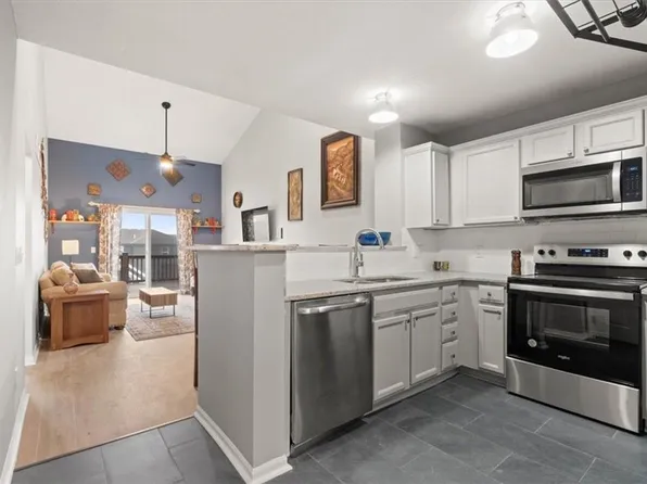 1232 SW Wysteria Dr, Lees Summit, MO 64082