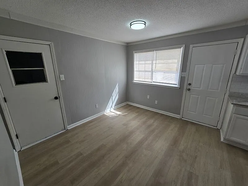 Charming 3-Bedroom Home with Attached Garage & Fenced Backyard — Photo 4