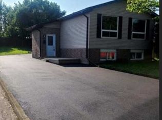 24 Chilton Dr, Hamilton, ON L8J 1M2