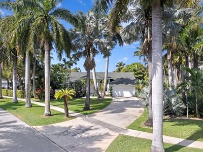 300 N Country Club Boulevard, Boca Raton, FL, 33487