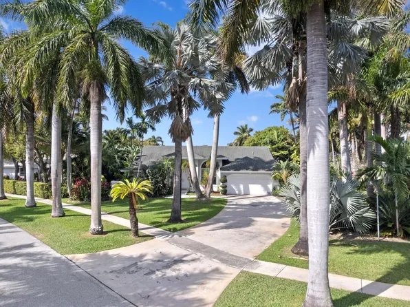 300 N Country Club Boulevard, Boca Raton, FL 33487