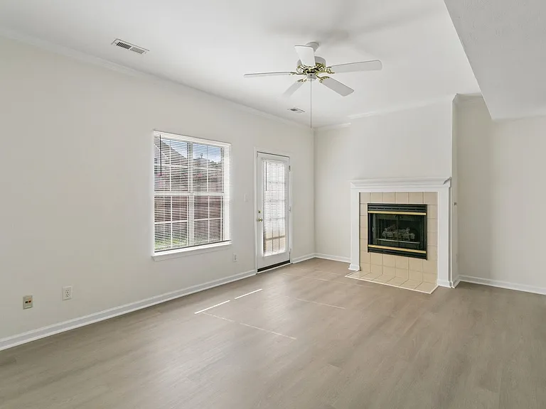 104 Monument Ct — Photo 11