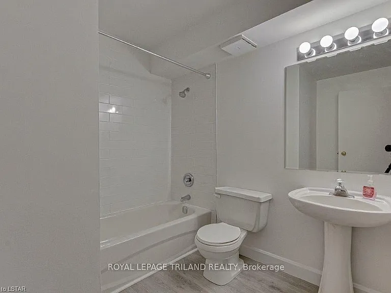 733 Deveron Cres #212 — Photo 15