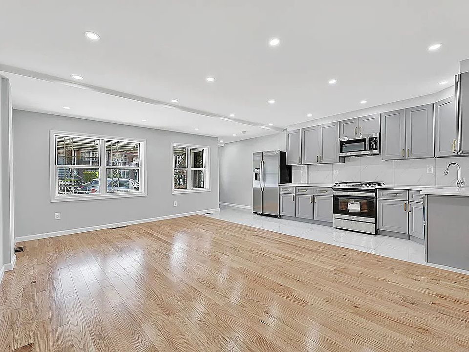 1st image of 928 E 106th St Floor 2