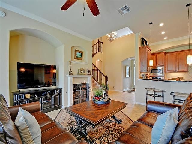 1st image of 219 Canterbury Dr