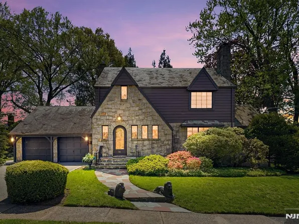 14 Elmwood Ter, Elmwood Park, NJ 07407