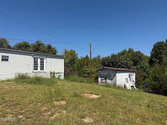 5th image of 2240 Mount Hope Rd