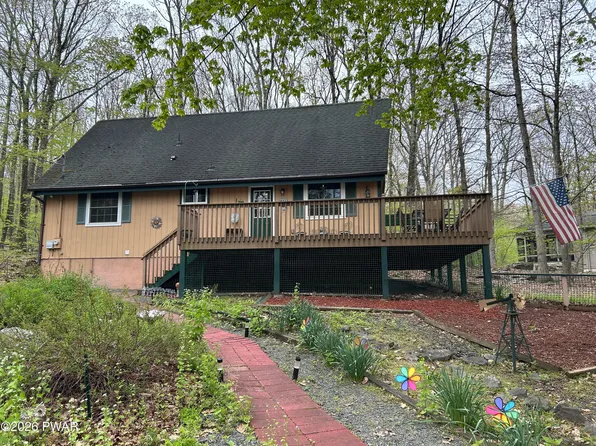 802 Cedar Ct, Hawley, PA 18428