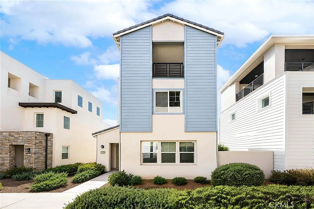 4 bed, 2798 sqft, $6,000 — Photo 3