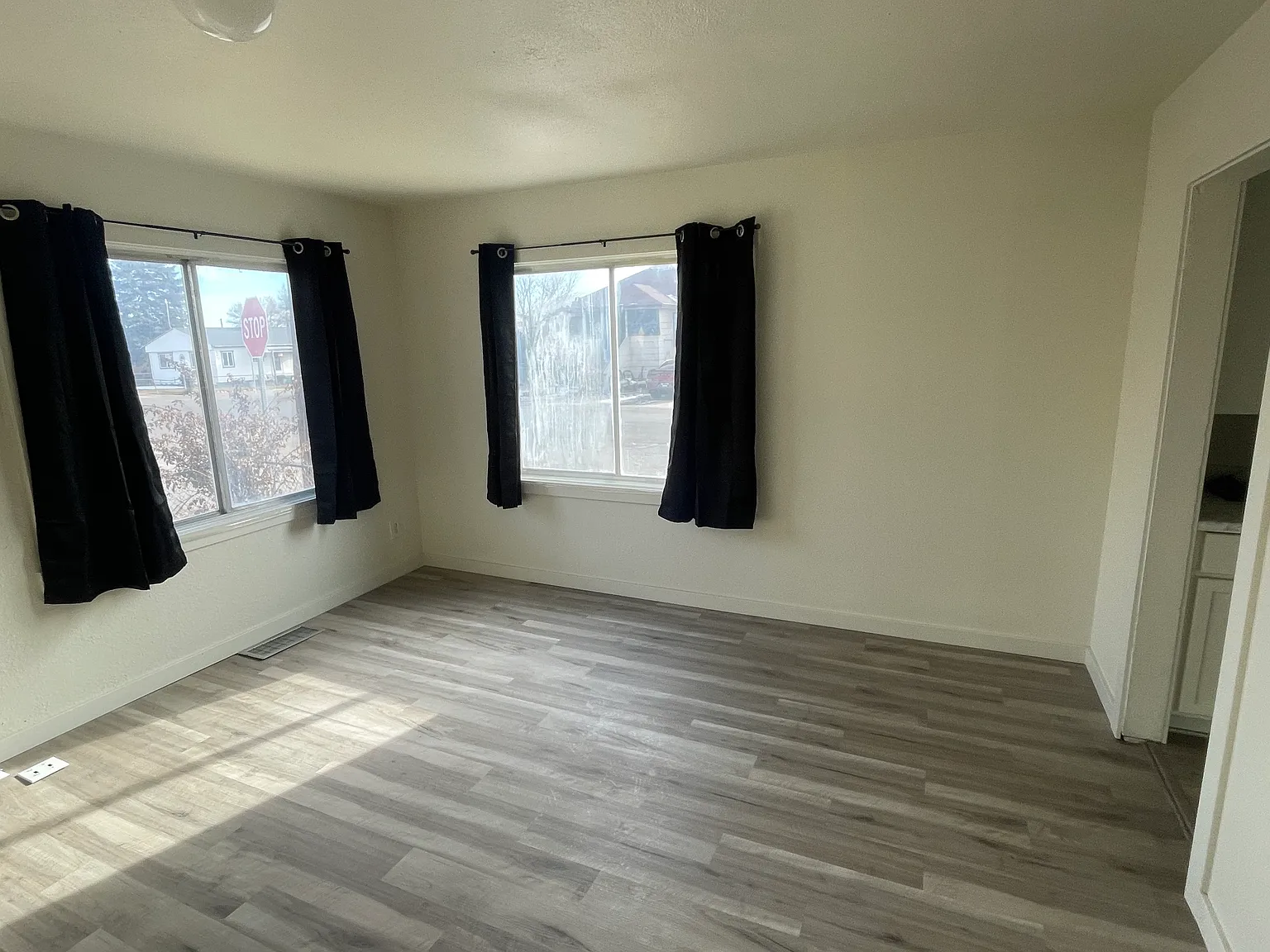 496 Rose Ave — Photo 2