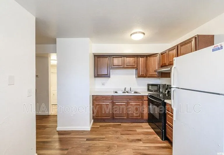 2523 S Lakecrest Dr #2 — Photo 5