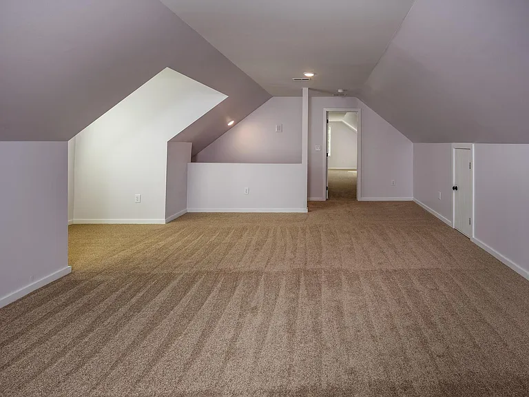 7039 Executive Cir — Photo 30