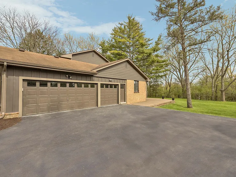 5240 Clarendon Crest St — Photo 43