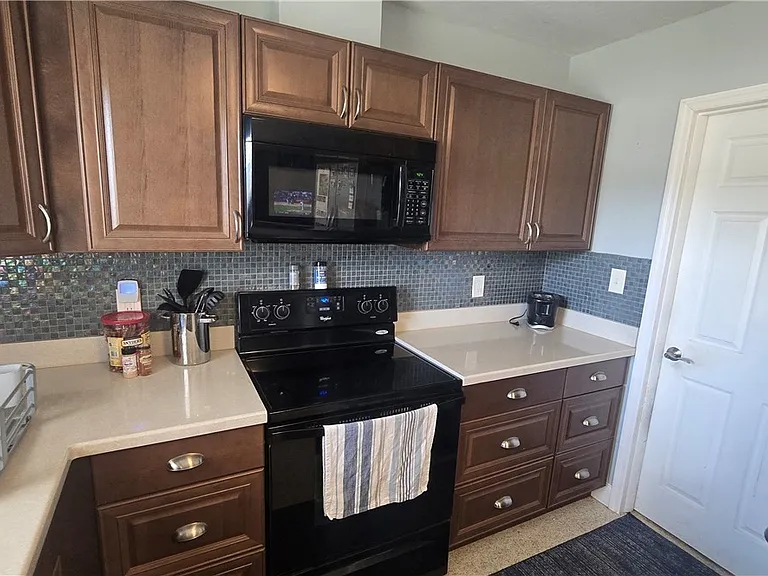 18079 Constitution Cir — Photo 7