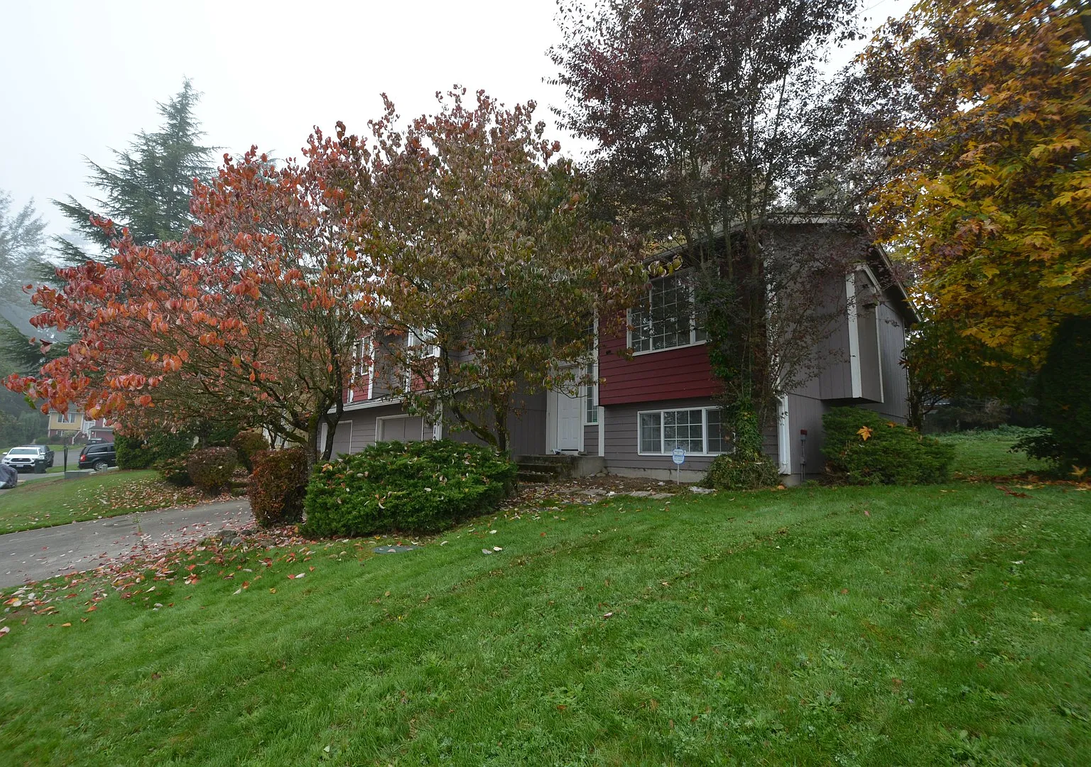 Charming, Clean Unit in Duplex — Photo 1