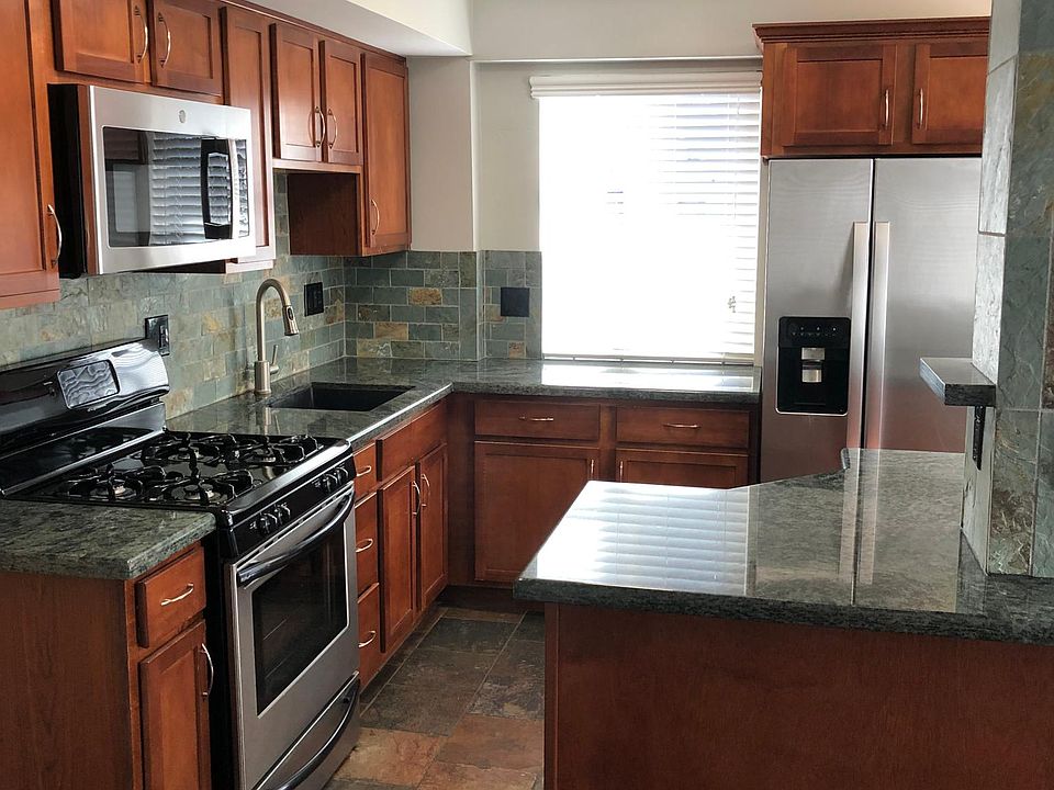 1st image of 2015 Robinson Ave #16
