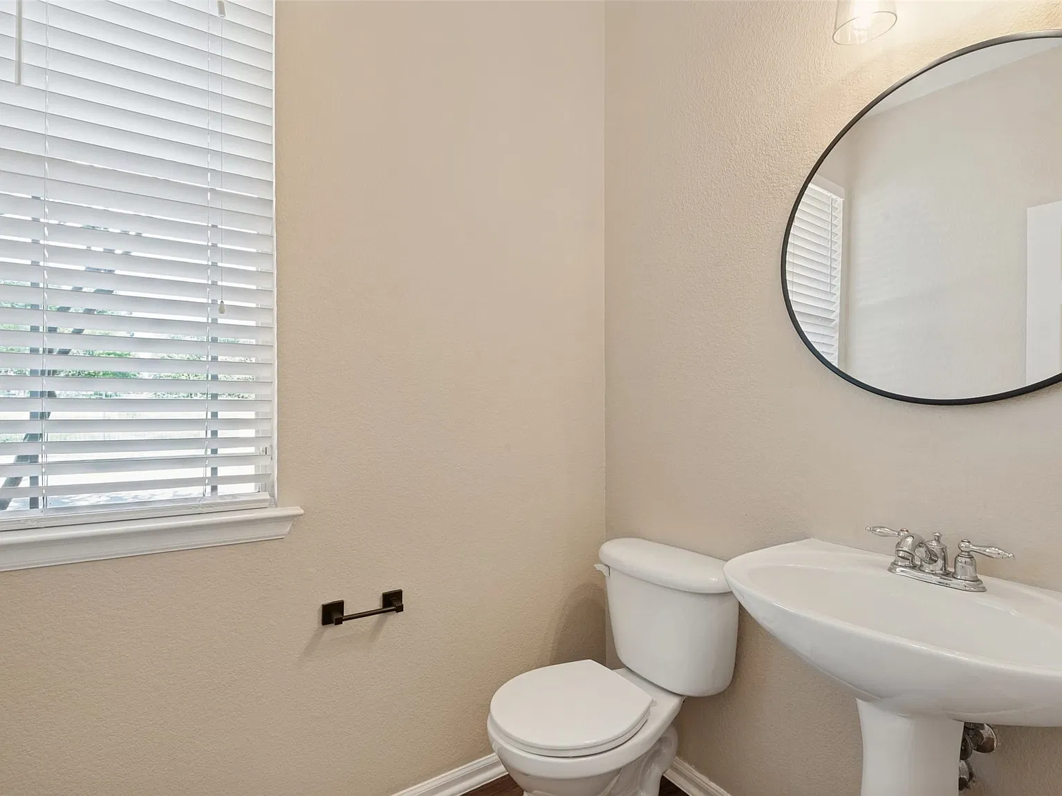 2 bed, 2.5 bath, 1691 sqft, $2,400 — Photo 4