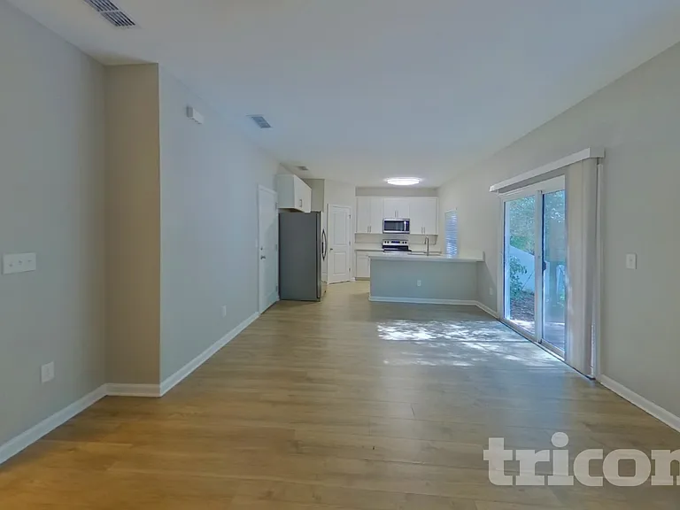 2077 Dutton Island Oaks Way — Photo 2