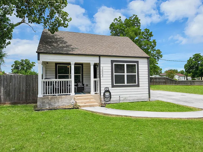 7003 Darien St — Photo 41