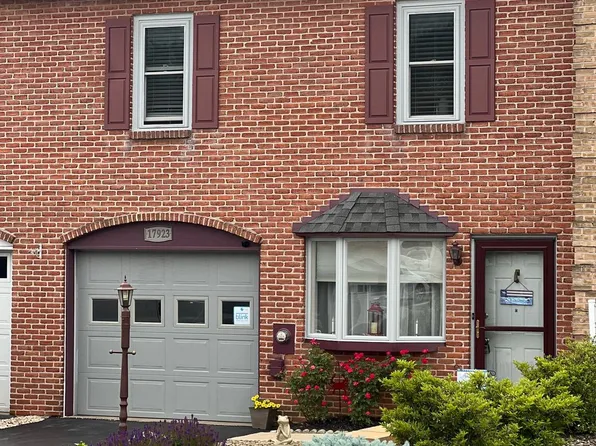 17923 Golf View Dr, Hagerstown, MD 21740