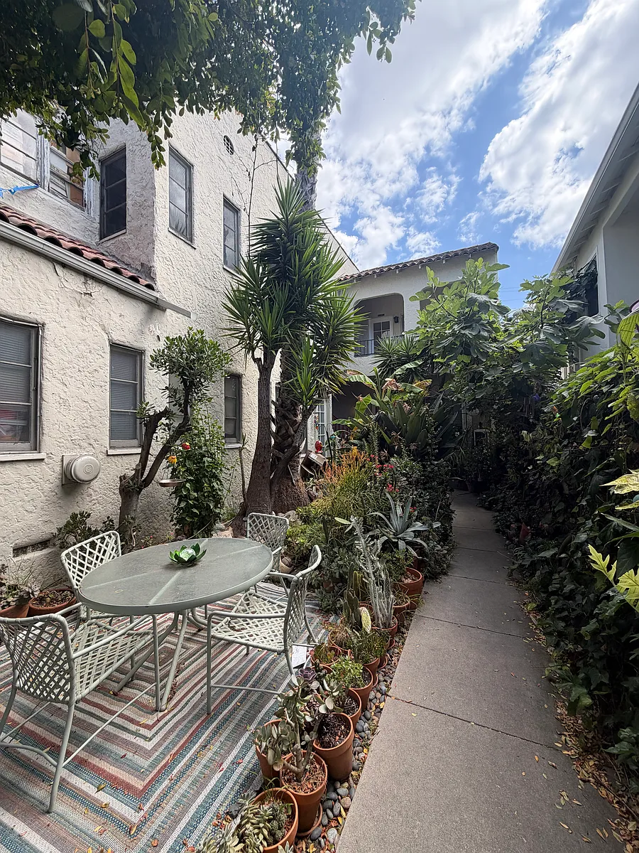 Building Photo - 632 N Orange Dr #638-1/2