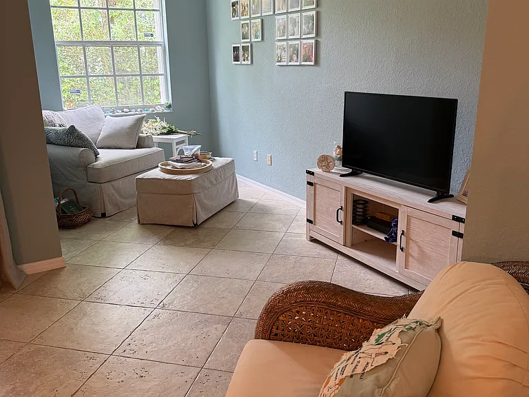 1571 SE Hampshire Way — Photo 6
