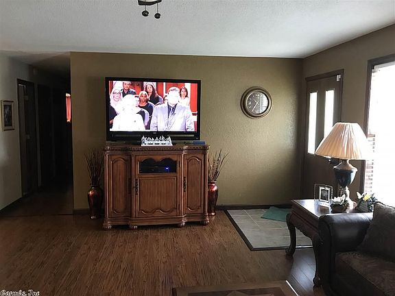 3rd image of 160 Pool Dr