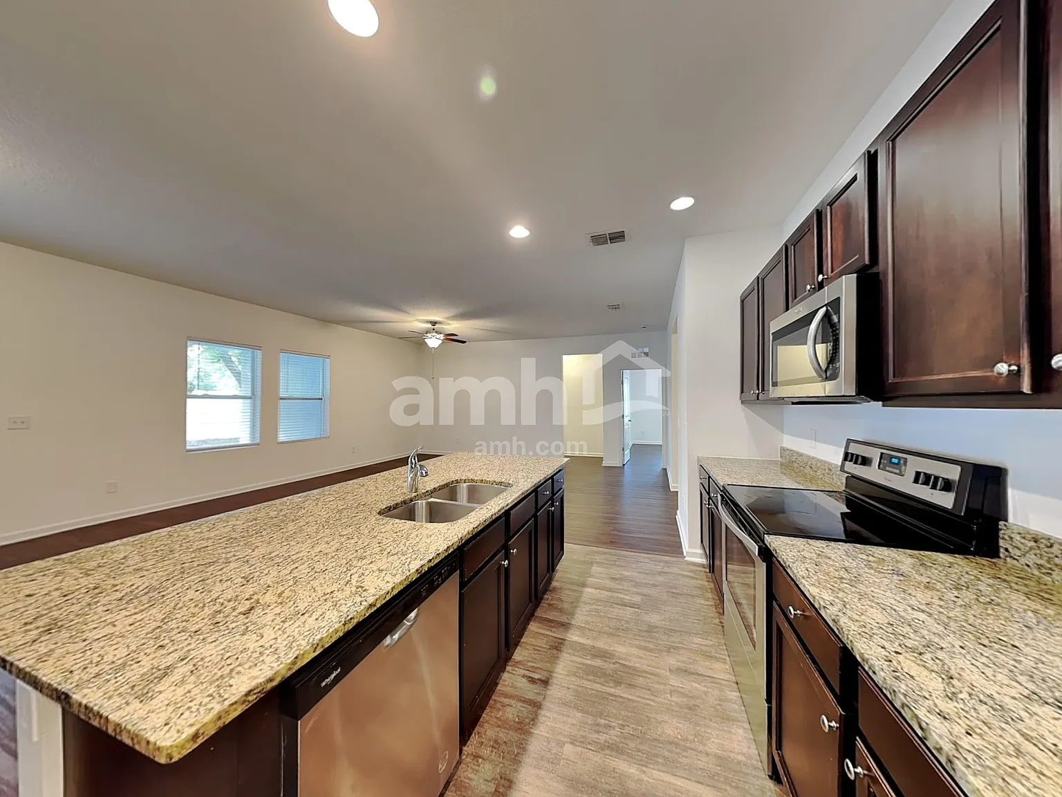 4 bed, 2.0 bath, 1981 sqft, $1,995 — Photo 3
