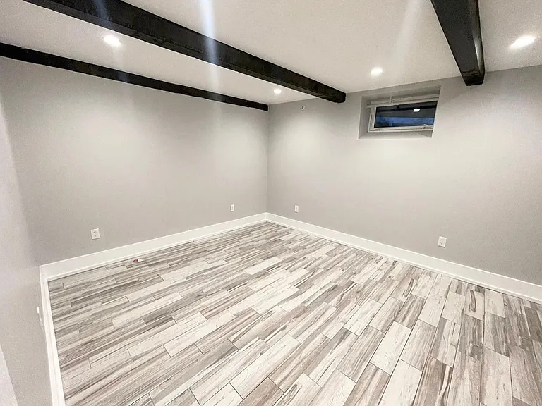 1025 E Montgomery Ave — Photo 8