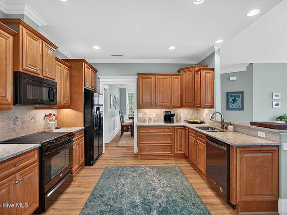 5th image of 369 Broad Leaf Lane SE