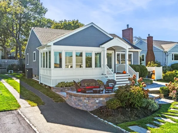 49 Thurston Point Rd, Gloucester, MA 01930