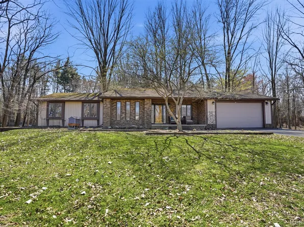 40055 Koppernick Rd, Canton, MI 48187