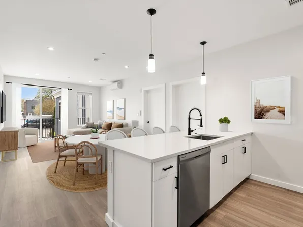 10 Somerset Ave #402, Winthrop, MA 02152