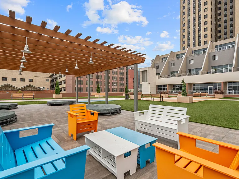 Kellogg Square — Photo 31