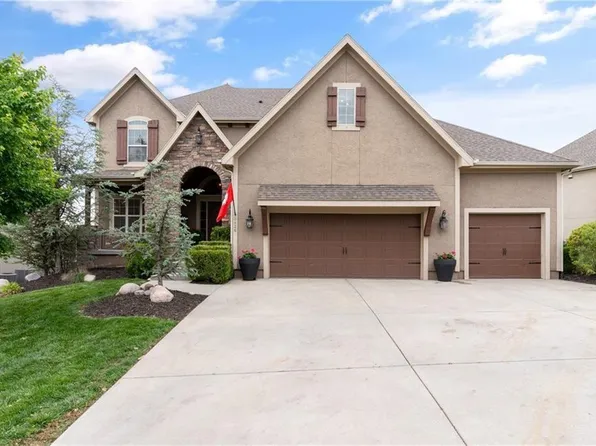 9428 W 157th Pl, Overland Park, KS 66221