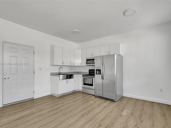 3rd image of 402 NW 12th Ave APT 208