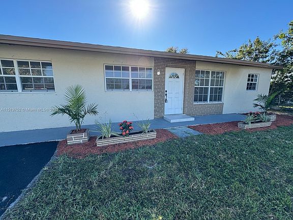 4th image of 3200 NW 18th St