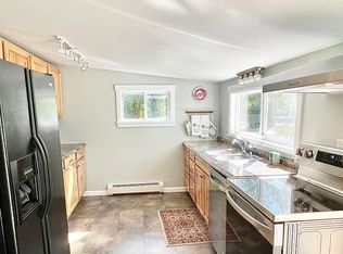 8 Beach Rd, Colchester, VT 05446