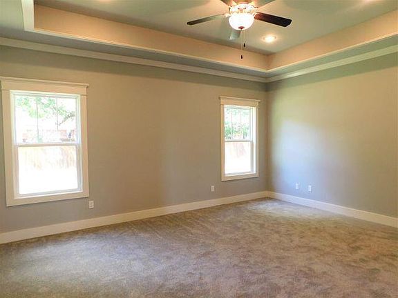4th image of 230 Promenade Cir