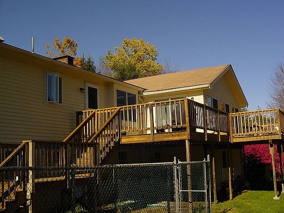 Decks w/Fenced in area for kids or pets