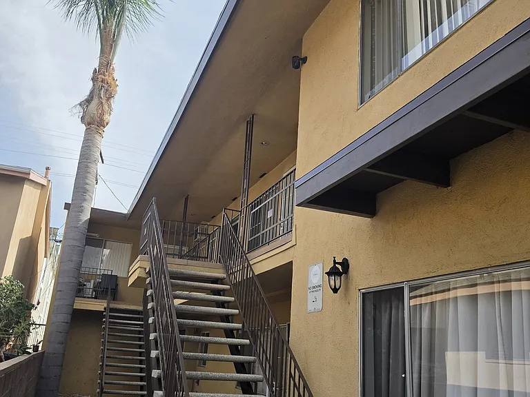 620 W Lexington Dr #5 — Photo 26