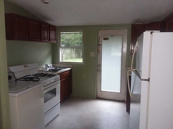 3rd image of 2801 S Villa Dr