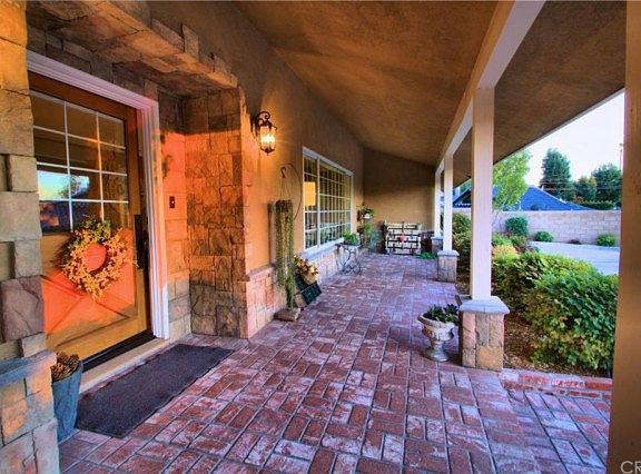 4th image of 2640 Country Club Dr