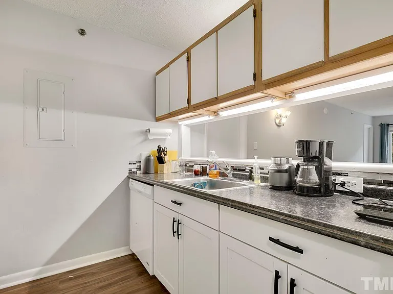 1411 Collegiate Cir #303 — Photo 7